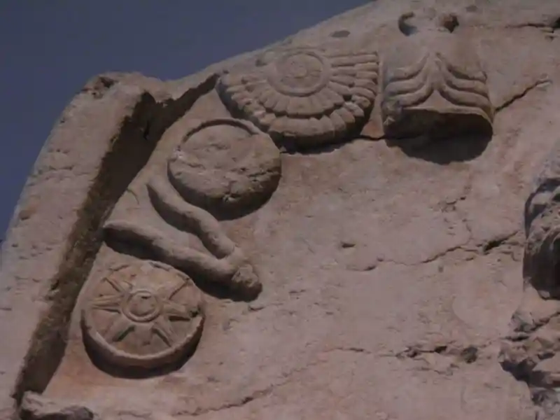Ashur, Shamash, Sin, Adad and Ishtar symbols on the stela of Shamshi-Adad V